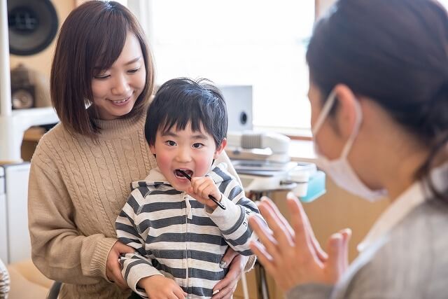 お子さまの歯科治療について